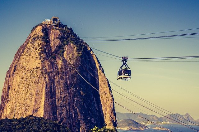 Rio fecha bares, restaurantes e shoppings para conter pandemia