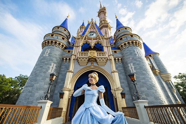Disney e Universal liberam uso de máscaras ao ar livre em Orlando
