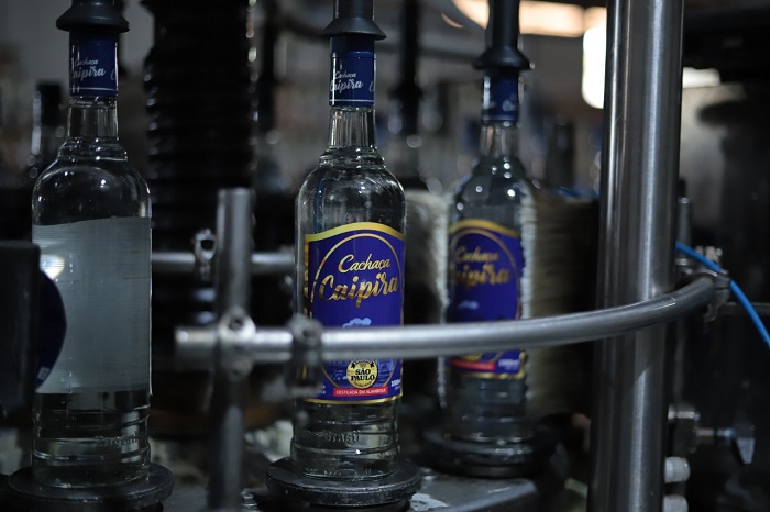 Com tampa exclusiva, importada da Finlândia, Cachaça Caipira é destaque pelo design e pelo sabor